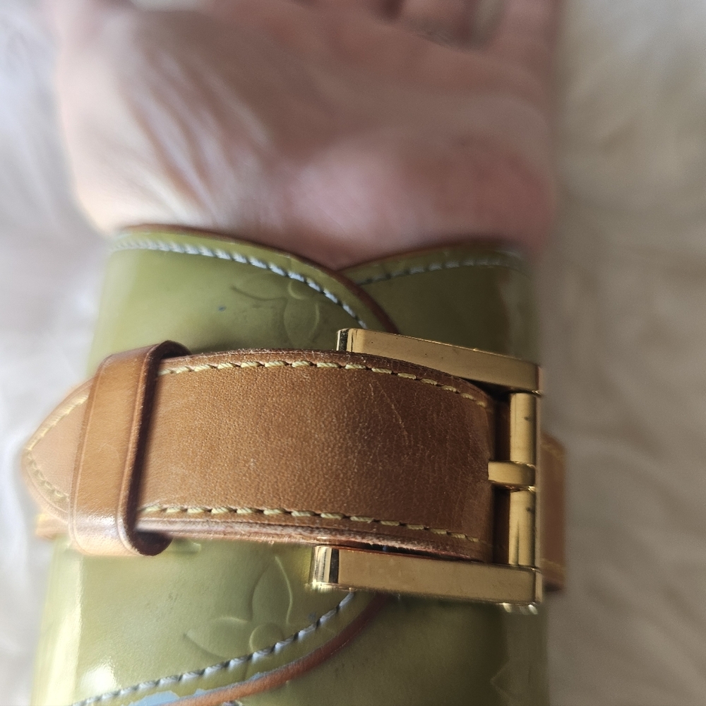 Louis Vuitton Olive and Tan Wristlet - Picture 16 of 16